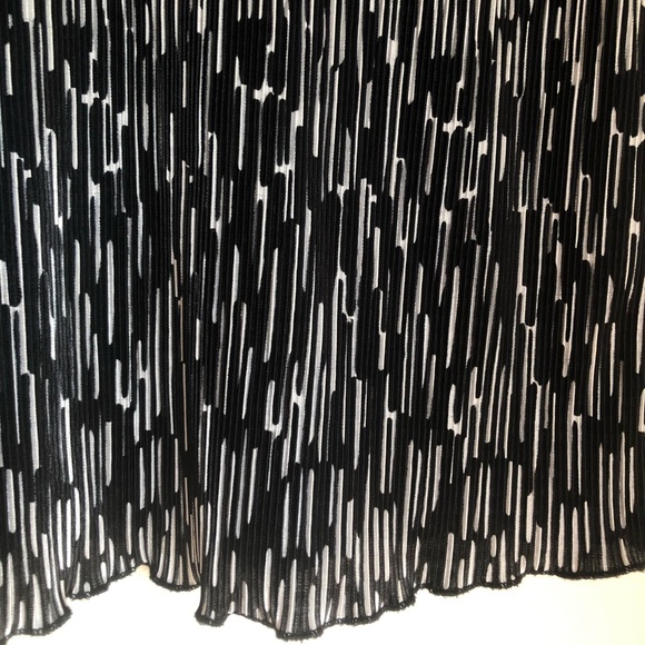 DRESSBARN Womens Sleeveless Top Size Small Black & White Ruched Fabric - Picture 4 of 5